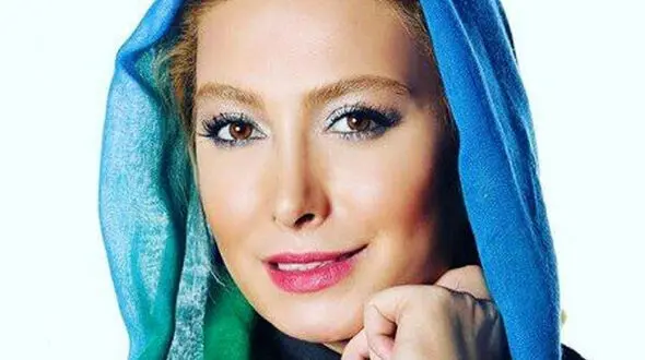 فریبا نادری همراه با دوستانش 
