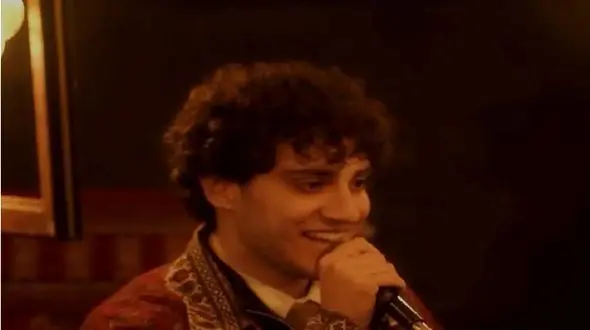 فیلم آواز باشکوه جوونک مست است هشیارش کنید شجریان میخونه چه فازی میده به ملت مایه افتخار