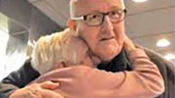 خواهر و برادر پس از 70 سال به هم رسیدند+ عکس