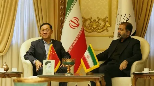 دیدار رئیس دانشکده مدیریت نظامی دانشگاه دفاع ملی ارتش چین با استاندار اصفهان