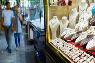 قیمت طلا امروز سه‌شنبه ۲ دی ۱۴۰۴ رکورد جدید زد/ علت این رشد شدید قیمت طلا چیست؟