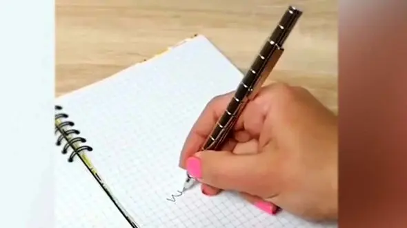 خودکار جادویی که پرگار می شود + فیلم