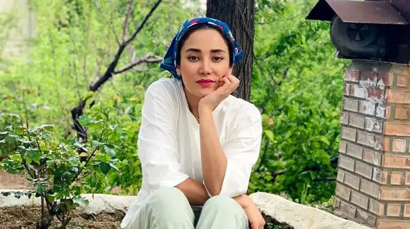 فیلم / عاشقی بهاره افشاری لو رفت ! / مقایسه عشقش با آیفون 14 !