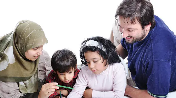 نصیحت کردن، نامناسب ترین گزینه در تربیت فرزندان است