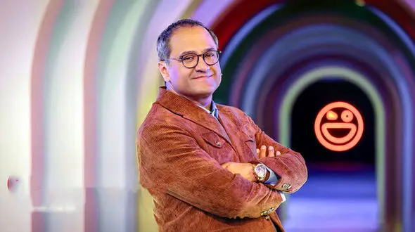 آبروی رامبد جوان در برنامه زنده رفت / شوخی ترسناک آقای بازیگر با دخترش !