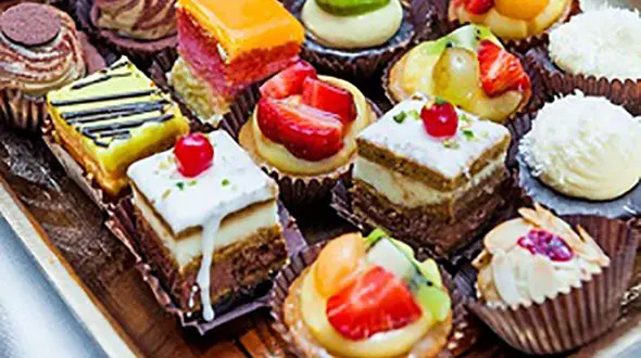 فروش شیرینی ، آجیل و خشکبار ممنوع است 