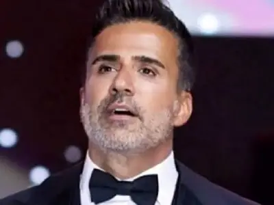 فیلم آواز باشکوه سلطان احساس امراه/ چشم تو چشم زنش چه آهنگ قلب دراری میخونه دلت پر میکشه