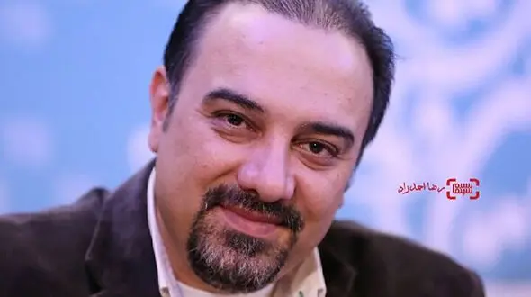 عکس برزو ارجمند با خواهر و مادرش در کریسمس امریکا ! / تیپ متفاوت برزو را ببینید