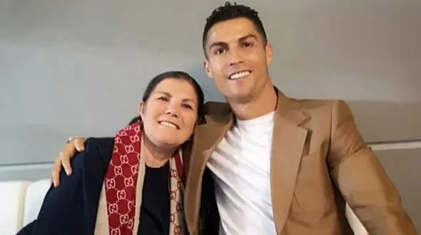 بهبودی وضعیت مادر رونالدو و بازگشت به خانه+عکس