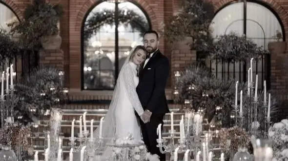 فیلم / رونمایی نیلوفر پارسا از عروسی مجلل و شاهانه اش بعد عروسی آرام جعفری و متین ستوده / مراسمش  یک سر و گردن از جشن های 2 تازه عروس سینما بهتره ...