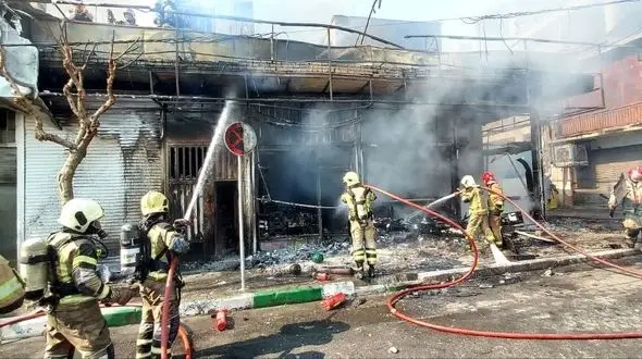 آتش به جان میوه فروشی در شهرکرد افتاد