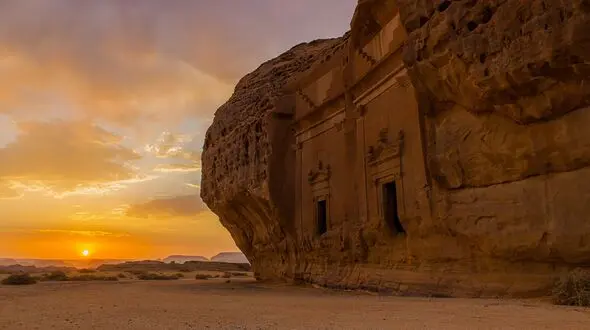 بقایای شهر نفرین‌زده عربستان را ببیند + عکس های جالب