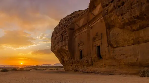 بقایای شهر نفرین‌زده عربستان را ببیند + عکس های جالب