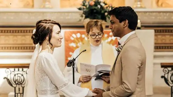 مراسم ازدواج یک زوج در بیمارستان کرونایی + فیلم و عکس