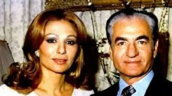 سفر به ایام قدیم دهه 1350؛ مد اجنبی که توسط فرح به ایران آمد/ از سبک لباس غربی تا مهمانی های نامیمون و نمایش مد سلطنتی!