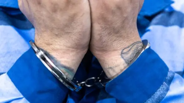 ۲ سارق مغازه‌های شهر سمنان دستگیر شدند