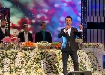 فیلم آواز اصیل؛ امین حیایی میکروفن قاپید بوی عیدی رو محشر خوند خواننده اصلیش چشاش اشکی شد
