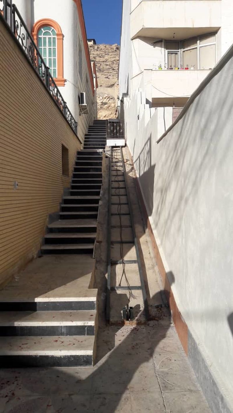 3 عکس از قطع انگشت دختر 11 ساله در شیراز  
