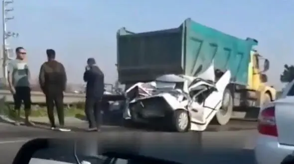 فیلم له شدن سمند زیر چرخ های کامیون / حادثه تلخ در آمل 