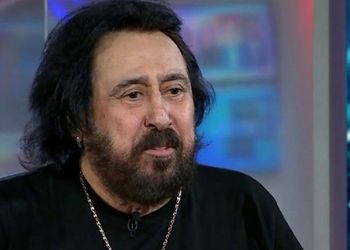 گریه شهرام شب‌پره برای ایران در برنامه علی ضیا بند نیامد