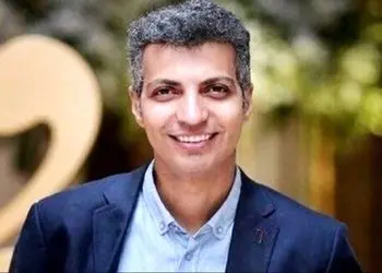 عکس/ سفر در زمان/ کودکی عادل فردوسی پور در کنار برادرش درگذر زمان