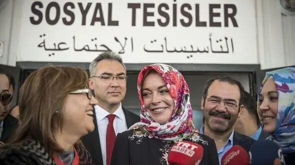 پوشش بازیگر زن و برخورد بد مسئولان در فرودگاه
