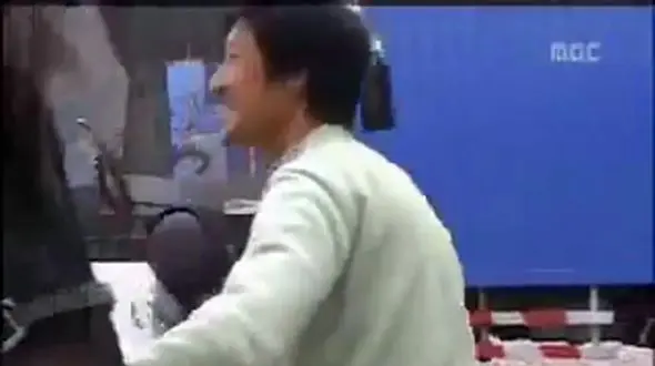 زمین خوردن «تسو» از اسب در پشت‌صحنۀ «سریال جومونگ»