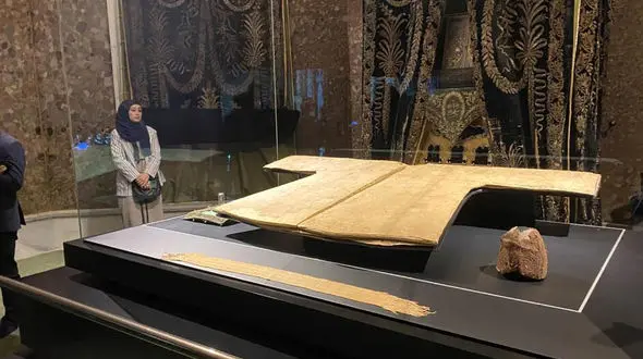 اولین عکس از لباس پیامبر اسلام  ! / در ترکیه رونمایی شد !