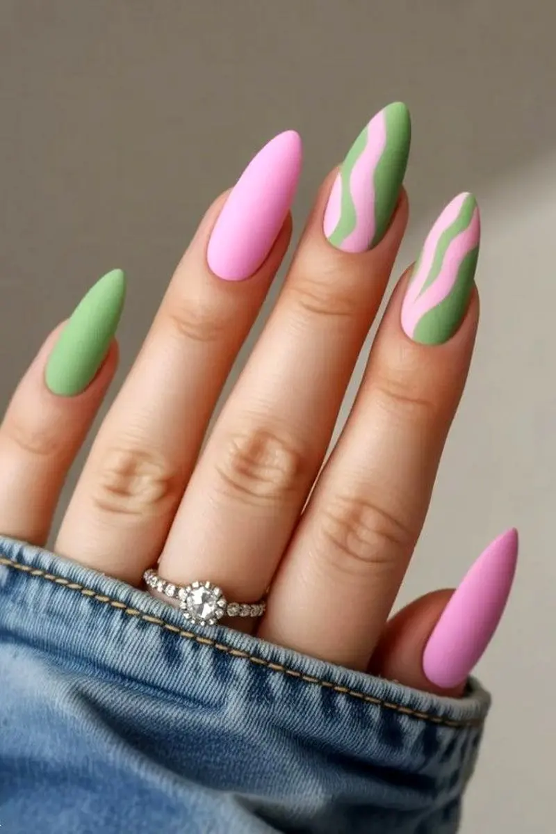 طرح ناخن برای عید | ۳۰ ایده لاکچری و عروسانه طرح ناخن برای عید ۱۴۰۵ که قبل از رفتن به سالن باید ببینی و انتخاب کنی!