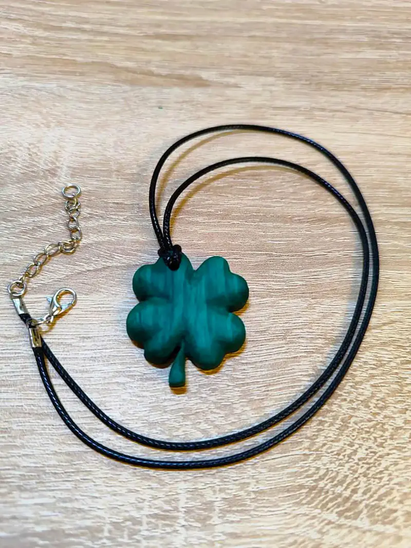 گردنبند چوبی شبدر