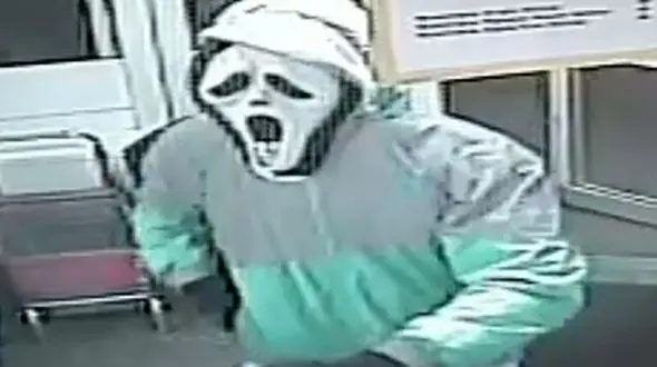 سرقت وحشت آور با ماسک معروف جیغ + عکس 