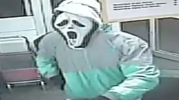 سرقت وحشت آور با ماسک معروف جیغ + عکس 