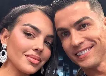 عکس/ تعطیلات رونالدو و جورجینا در ویلایشان در پرتغال با استخر و فضای سبزی آرامش بخش و نوشیدنی مجاز و سالم!