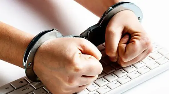 بازداشت مرد دست فروش شیاد که به راحتی پول به جیب می زد