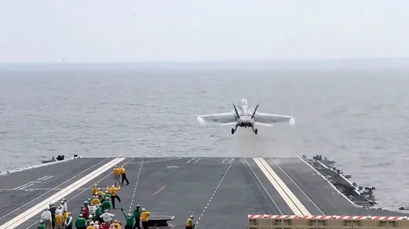 پرتاب هیجان انگیز هواپیما با منجنیق +فیلم و تصاویر