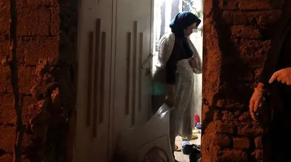 اینجا فقر مانند ترک های سقف خانه هایشان زیاد است + فیلم