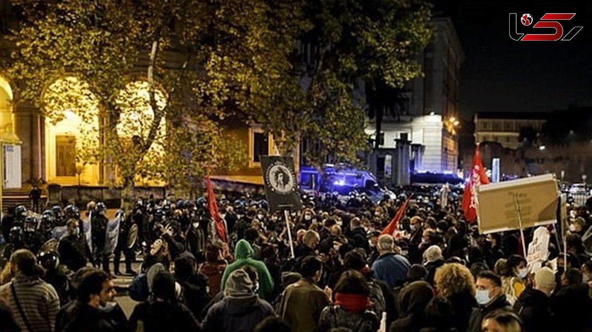  Thousands of Anti-Lockdown Protesters Clash with Police in Rome, Leipzig 