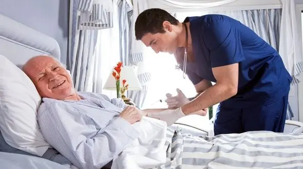 ایران در آستانه پیری جمعیت و وزارت بهداشت بی برنامه!  / معاون پرستاری: نیازمند ۱۷۰۰ مرکز جدید  مراقبت در منزل هستیم 