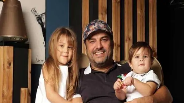 نگاه روز | سام درخشانی و فرزندانش در شهر بازی خارج از کشور / ماشالله بچه هاش چه زود بزرگ شدن