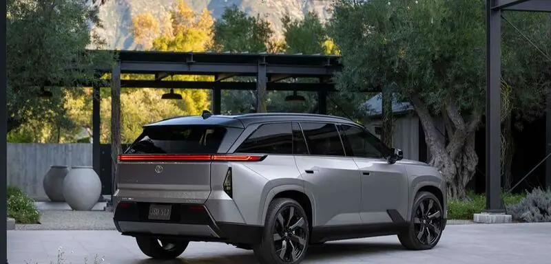 تویوتا هایلندر EV 