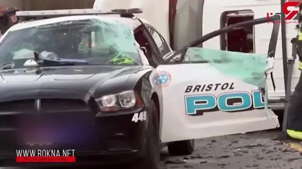 تصادف وحشتناک با خودروی پلیس به دلیل ریزش کوه در جاده + فیلم