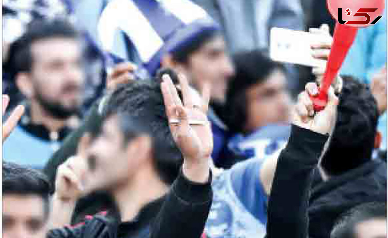 مواد کشیدن روی سکوهای استادیوم آزادی! / تا گل نزنم استقلال گل نمی زند + عکس 