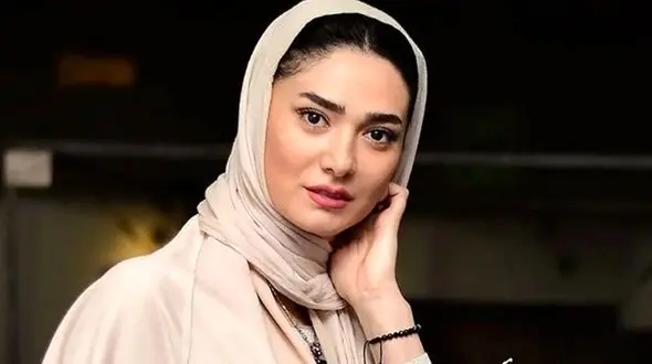 مینا وحید با کت سنگدوزی شده به برج میلاد آمد 