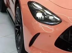 رونمایی از مرسدس AMG GT خاص با پوشش پاستلی در دبی + عکس