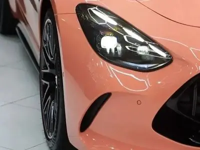 رونمایی از مرسدس AMG GT خاص با پوشش پاستلی در دبی + عکس