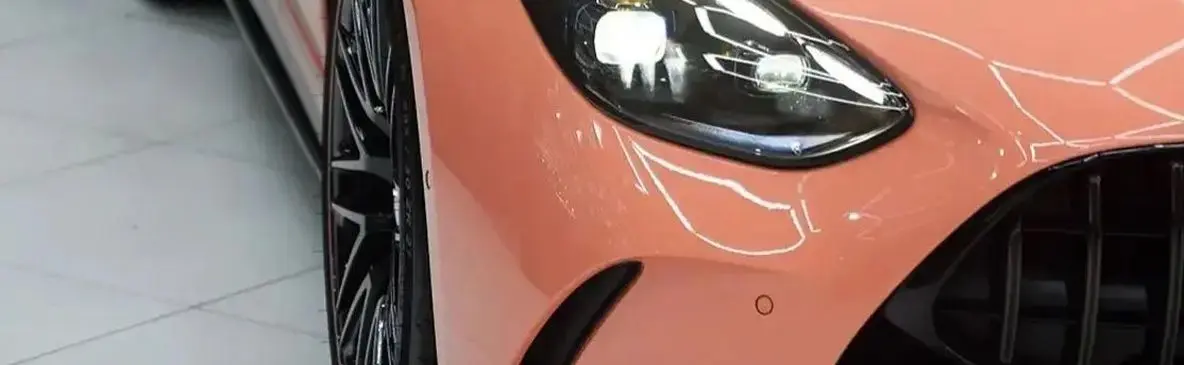 رونمایی از مرسدس AMG GT خاص با پوشش پاستلی در دبی + عکس