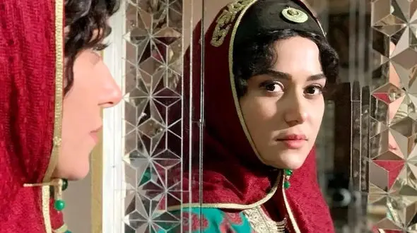 این خانم دکتر زیبا و قدبلند خواهر پریناز ایزدیار است ! / کدام جذاب ترند ! + عکس