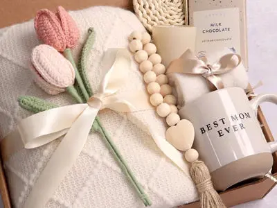 هدیه روز مادر برای مادران 40 ساله چه بخریم؟