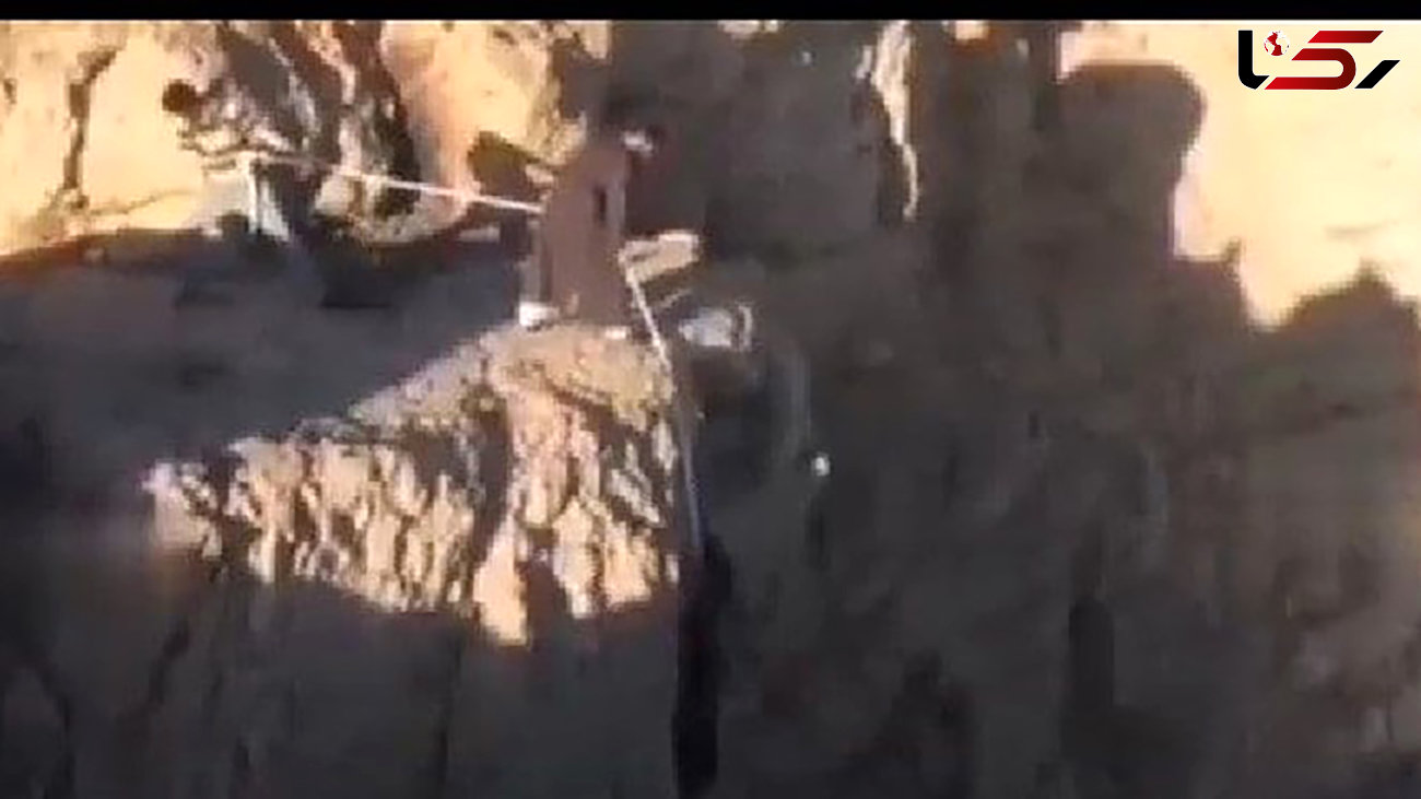 عمامه روحانی جان یک اصفهانی را نجات داد / فیلم لحظه نجات مرد معلق در کوه