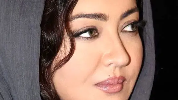 استایل خانومانه نیکی کریمی اینبار در اکران آتابای! استفاده از اکسسوری های زیبا جاوه خاصی به استایلش داده